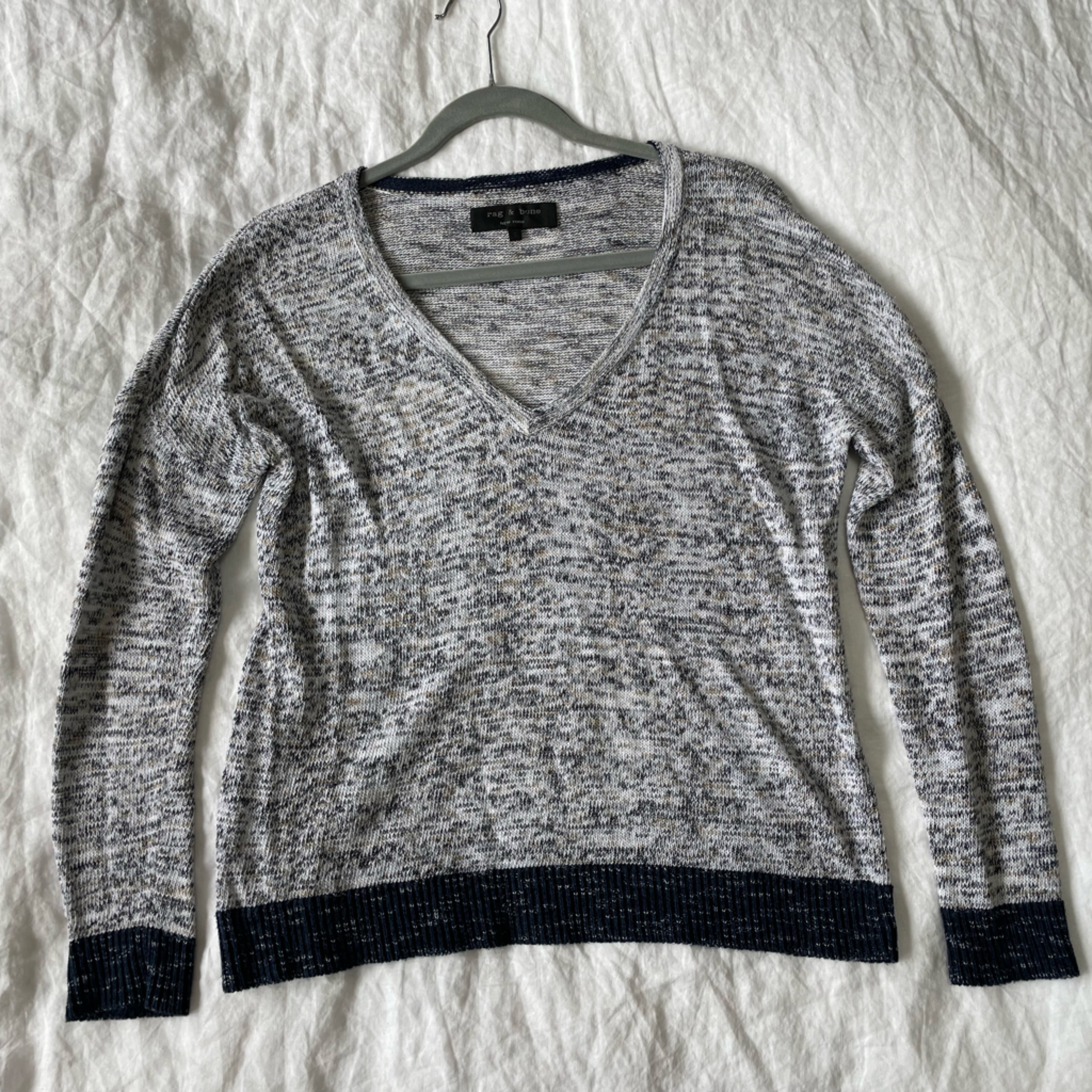 Women’s Rag & Bone V Neck Sweater. Euc